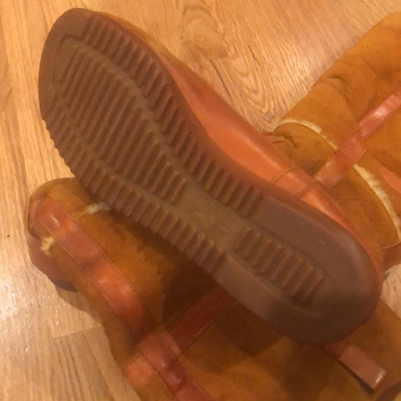 Caramel leather and suede warm and fuzzy inside. Size 10 - Picture 8 of 8